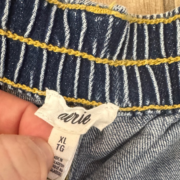 Aerie Indigo Distressed Jean Shorts / J116 - Picture 4 of 5